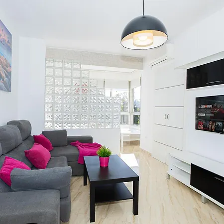 7 Min From The Airport Апартаменты Торремолинос