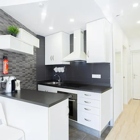 아파트 7 Min From The Airport