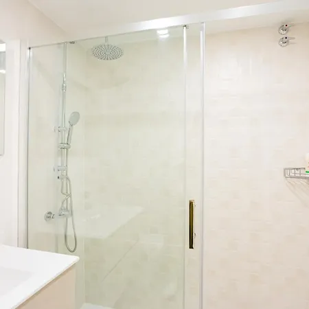 7 Min From The Airport 아파트